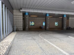 入場通路2 | 遺産相続手続まごころ代行センター 大阪市立北斎場の車寄せと正面入口